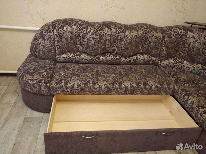 Большой угловой диван