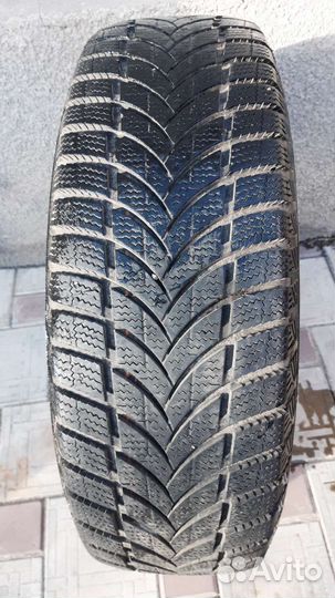 Maxxis Victra Sport VS-5 SUV 235/75 R15
