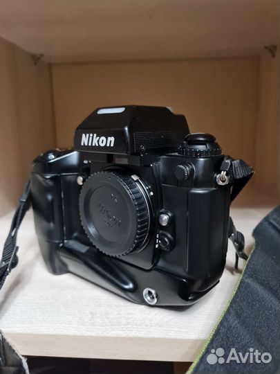 Nikon F4 + MB-21
