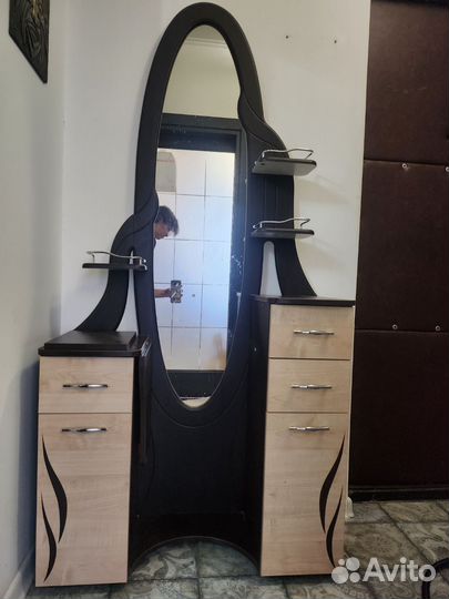 Трюмо с зеркалом