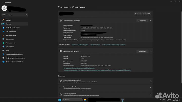 Игровой компьютер вместе с монитором и клавиатурой