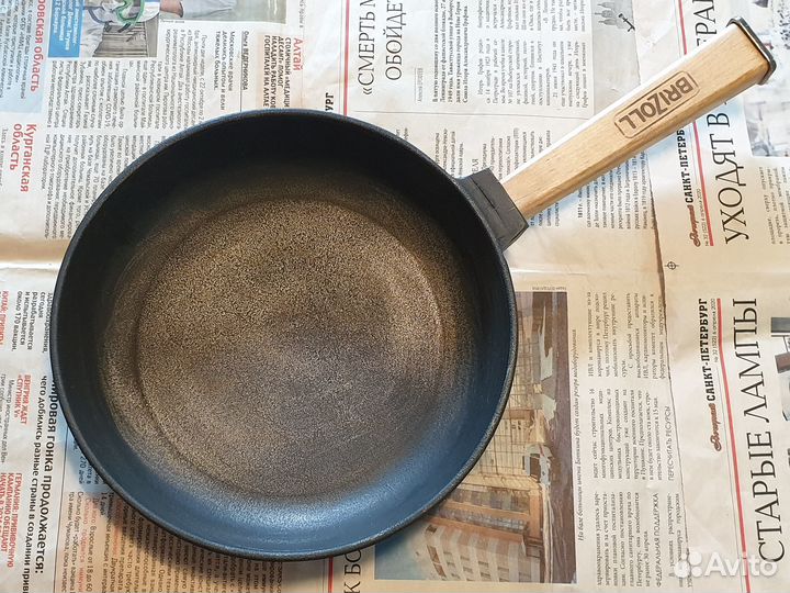 Новая чугунная сковорода 