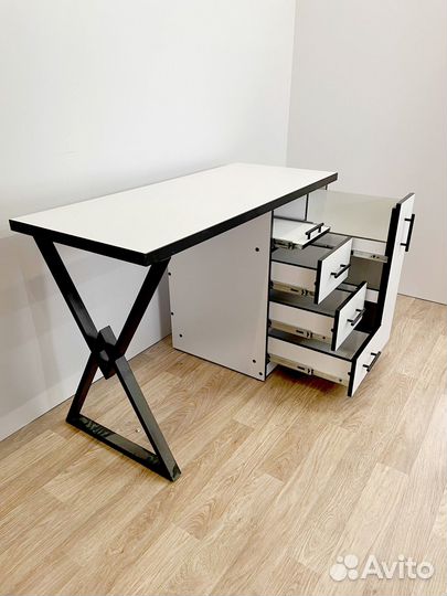 Маникюрный стол лофт стол маникюрный