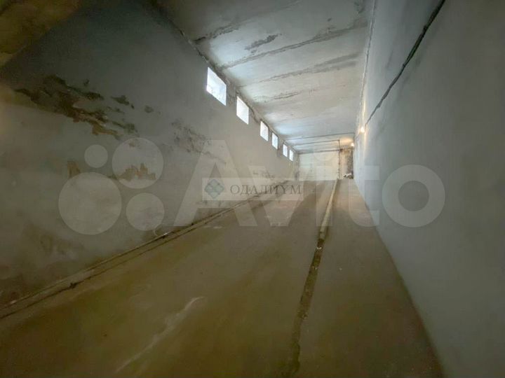 Машиноместо, > 30 м²
