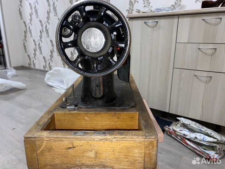 Швейная машина подольская