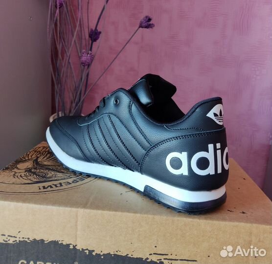 Кроссовки Adidas