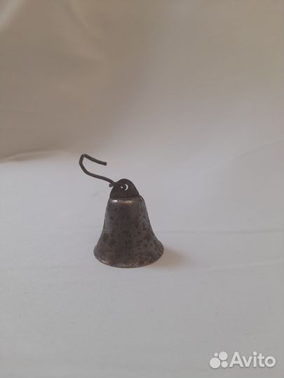 Металлический колокольчик звонкий работающий