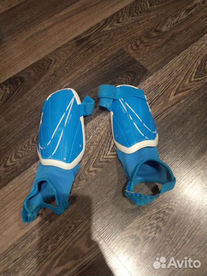 Футбольные форма, гетры, щитки