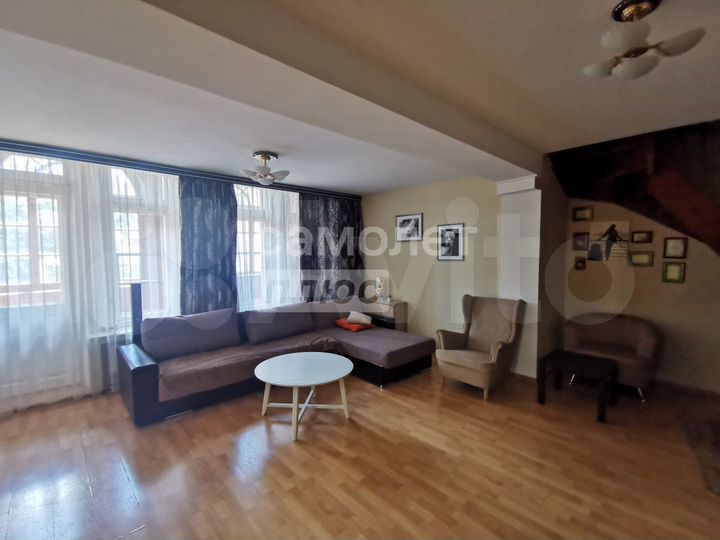 4-к. квартира, 140 м², 3/3 эт.