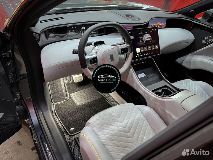 Автомобильный коврик из экокожи