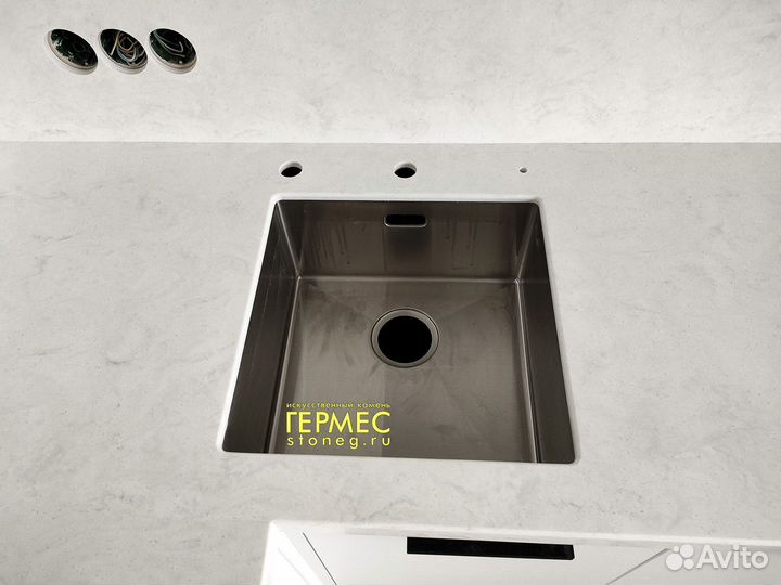 Кухонный фартук со столешницей из камня мрамор м2