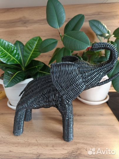 Слон из бумажной лозы
