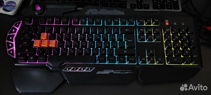 Игровая клавиатура с подсветкой