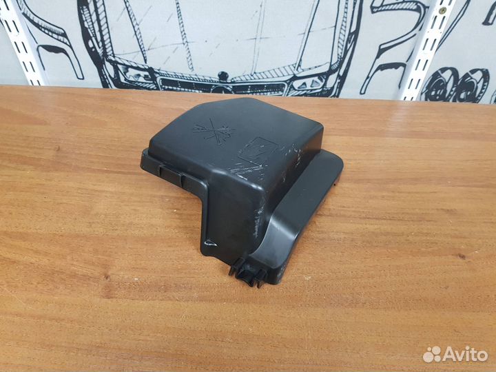 Крышка блока предохранителей renault