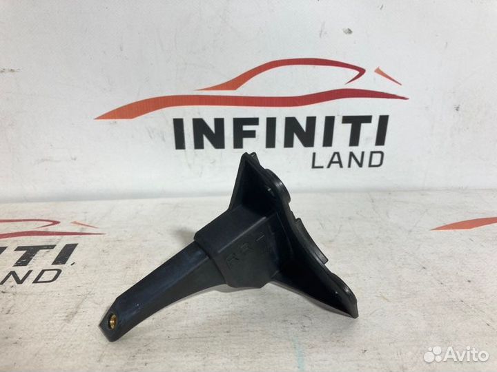 Кронштейн обшивки задней двери левый Infiniti