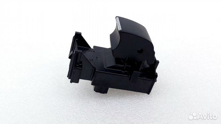 Кнопка стеклоподъемника задняя правая Toyota Rav4