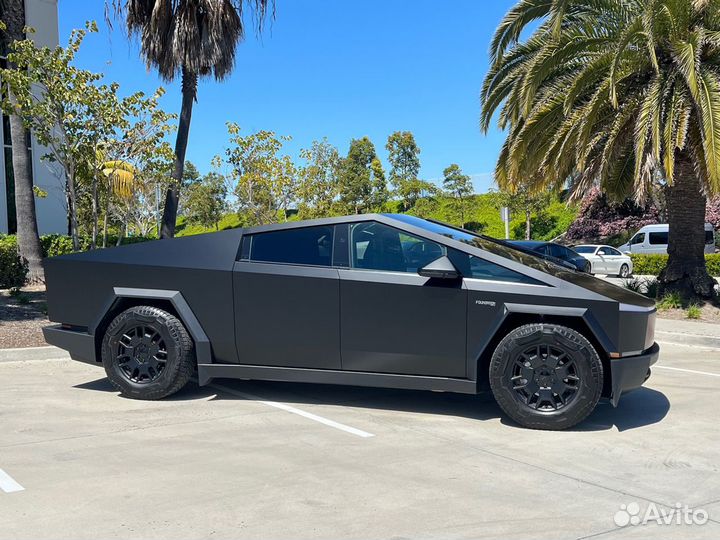 Tesla Cybertruck AT, 2024, 1 км