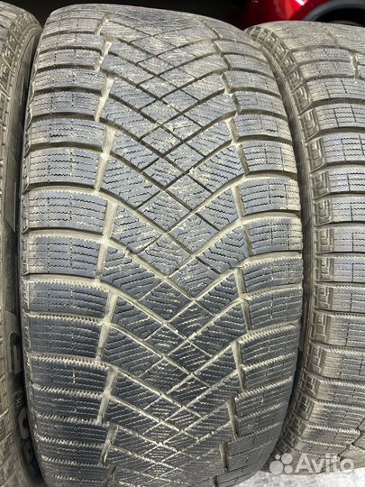 Pirelli Ice Zero FR SUV 255/45 R20 105H