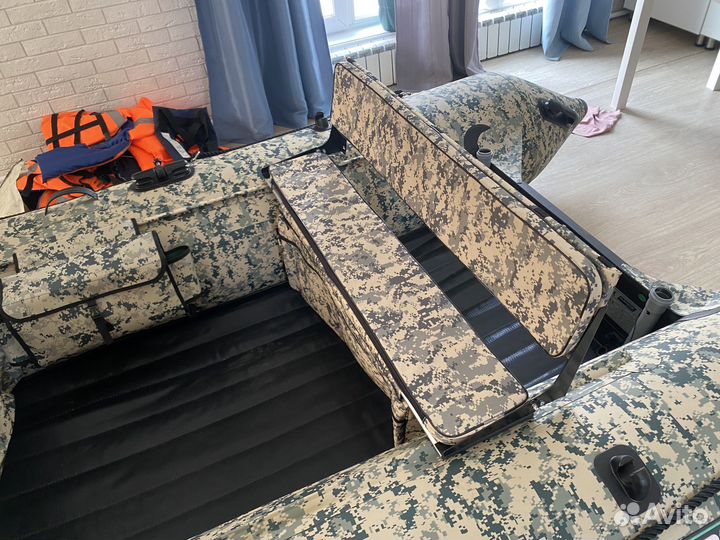 Лодка Gladiator E380 pro Camo