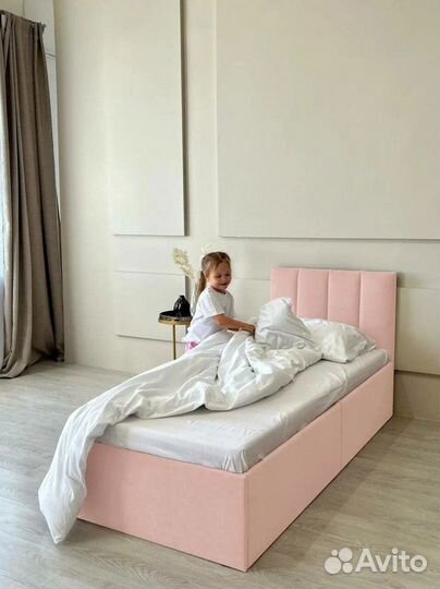 Детская кроватка-диванчик в мягкой обивке
