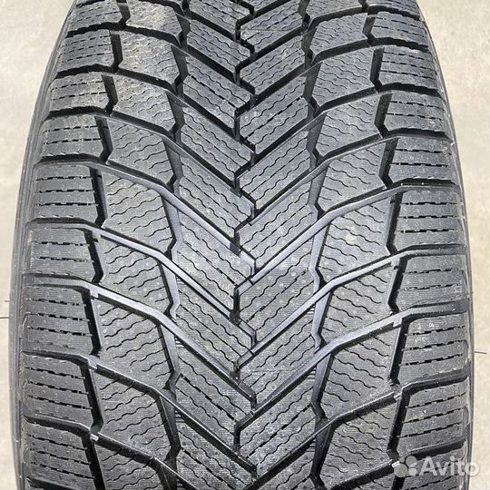 Michelin X-Ice Snow SUV 275/50 R20 T