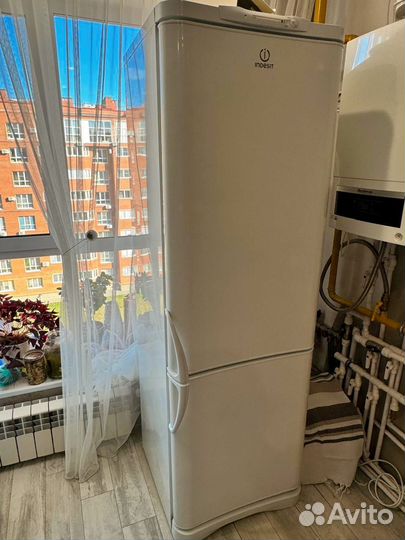 Холодильник Indesit c138g.016