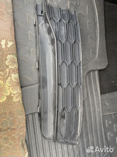 Заглушка в бампер skoda rapid