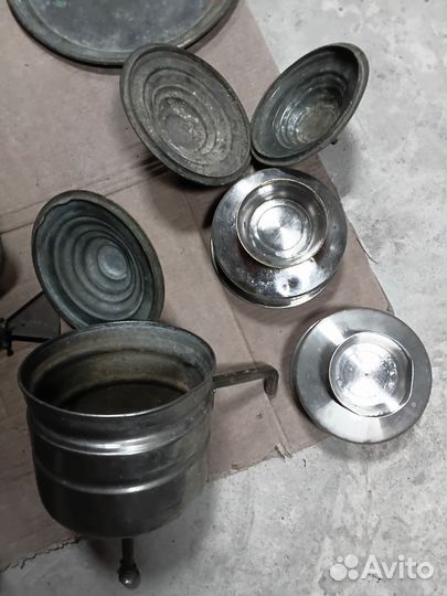 Подносы,капельники,рукомойник,крышки-латунь