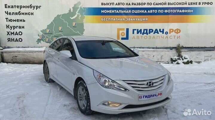 Дефлектор воздушный левый Hyundai Sonata (YF) 9748