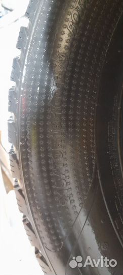 Kumho I'Zen Stud Snow KW11 215/70 R16