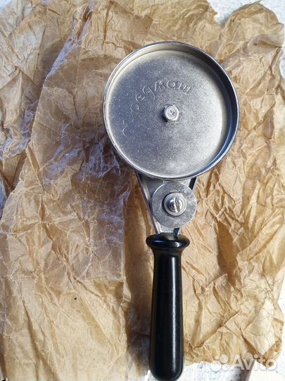 Закаточная машинка и крышки для консервирования