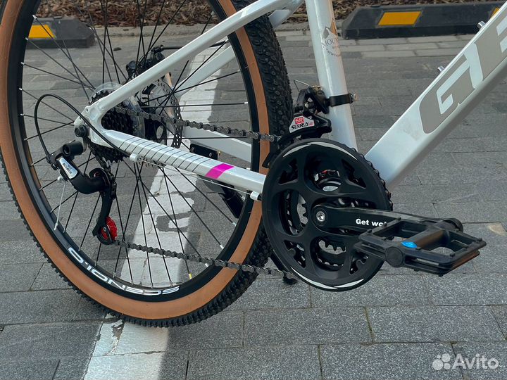 Велосипед на 26 колесах на низкой раме розовый