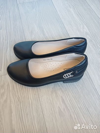 Новые туфли школьные для девочки 34 размер