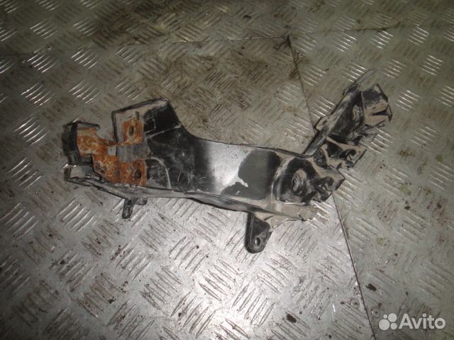 Кронштейн бампера Scenic 2 (03-06) зад L деф б\у (арт. 8200156748)