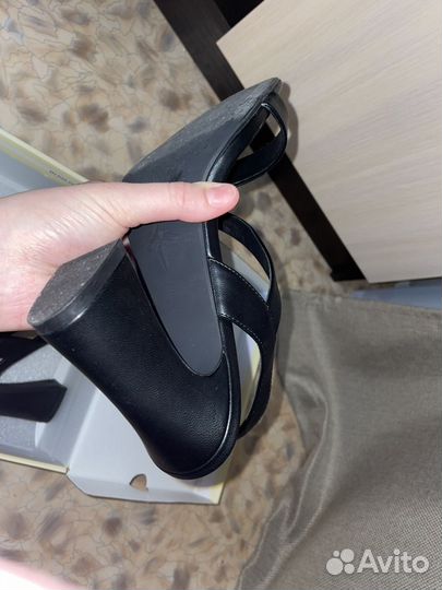 Босоножки женские