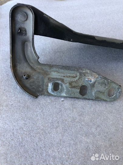Петля капота правая Porsche Cayenne 4.5 V8