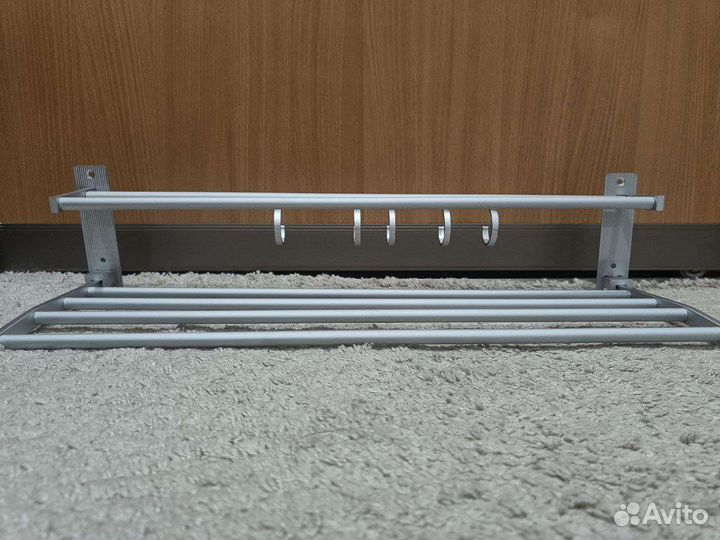 Вешалка настенная в ванную комнату