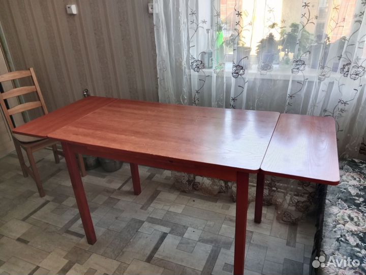 Стол обеденный