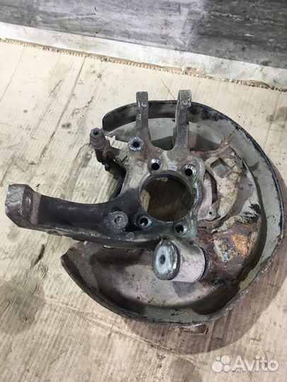 Кулаки задние с защитным кожухом Audi A8 D3