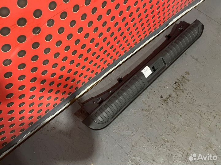 Накладка замка багажника Land Rover Range Rover