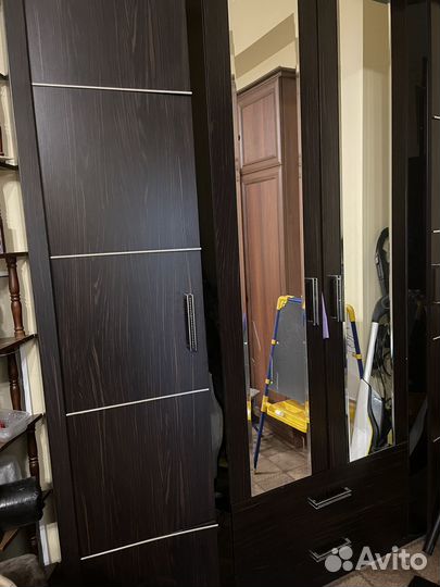 Шкаф распашной