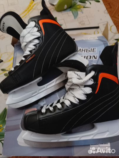 Коньки хоккейные, 44 размер, новые