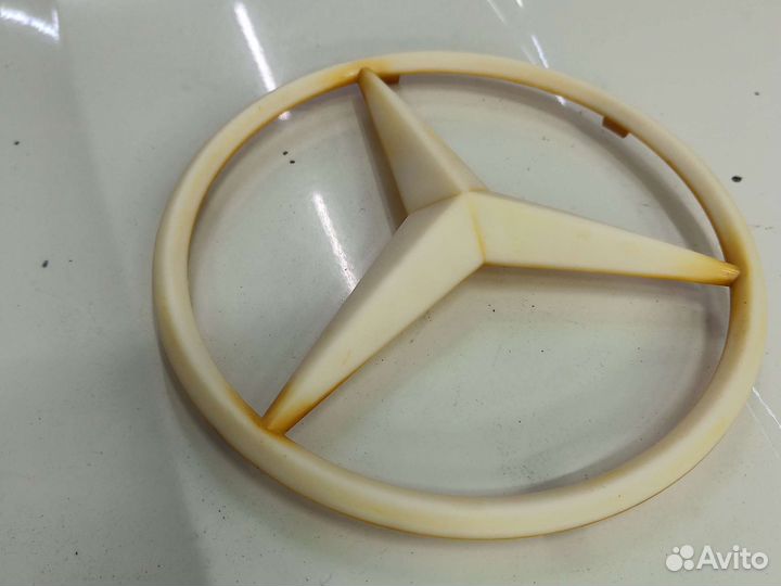 Эмблема решётки радиатора Mercedes A0008172116