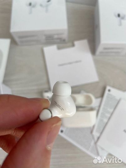 AirPods Pro с шумоподавлением
