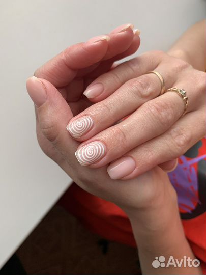 Маникюр и педикюр