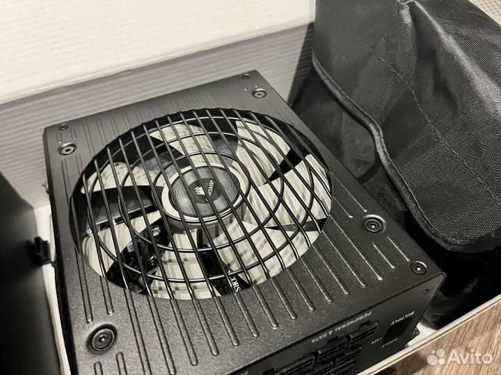 Блок питания Corsair HX750