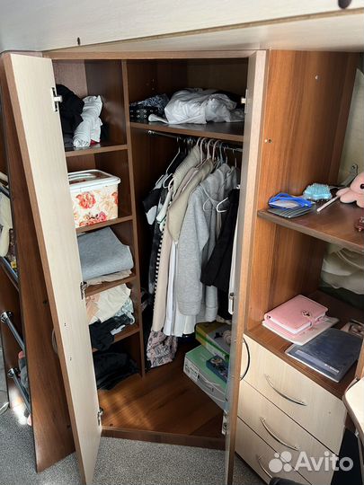 Кровать чердак со столом и шкафом