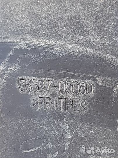 Обшивка багажника Toyota Avensis