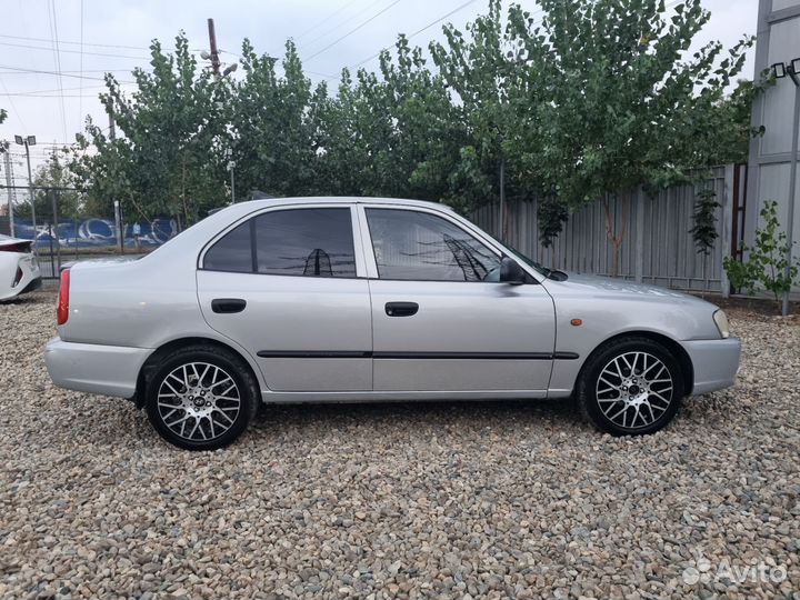 Hyundai Accent, 2011