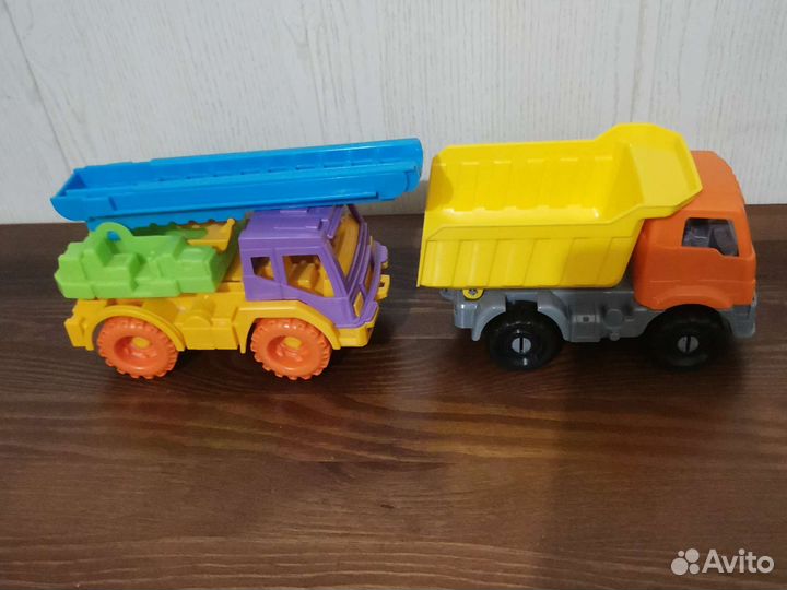 Игрушки пакетом машинки